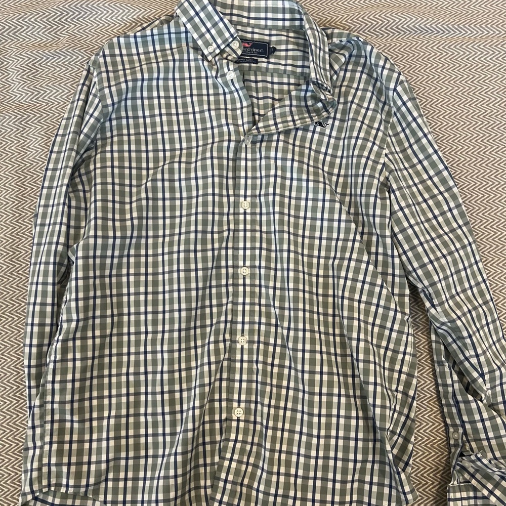 Vineyard vines performance shirt